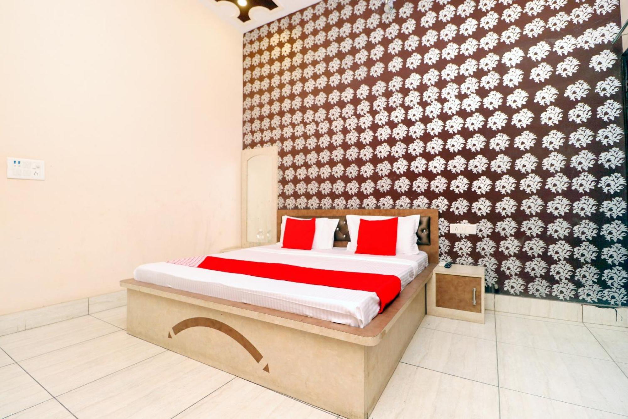 Hotel O Pushp Vatika Bhiwāni Екстериор снимка