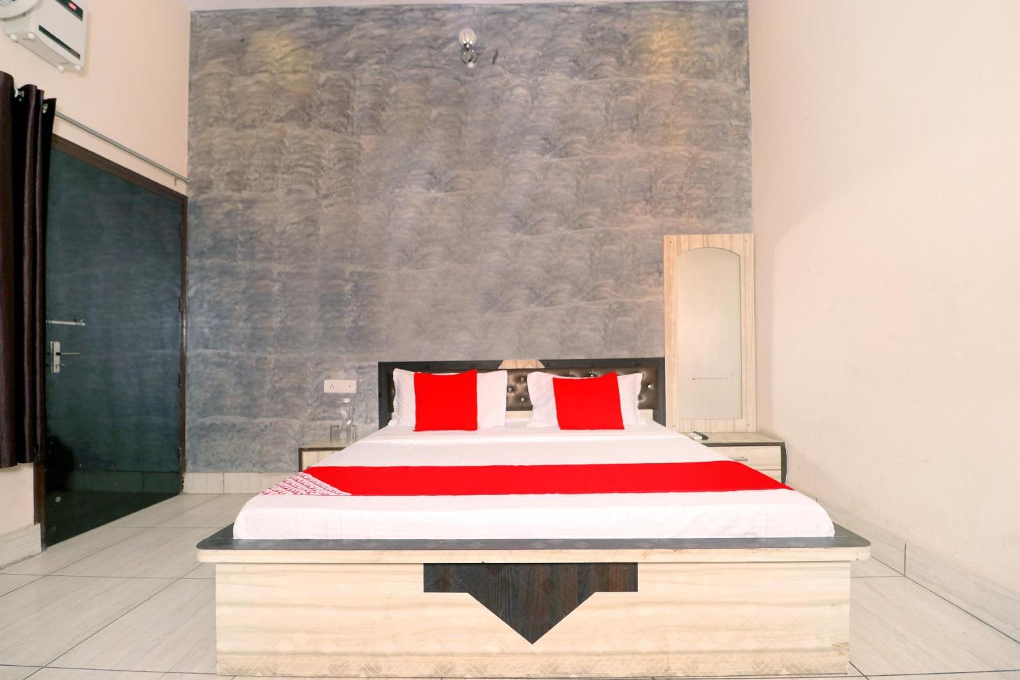 Hotel O Pushp Vatika Bhiwāni Екстериор снимка